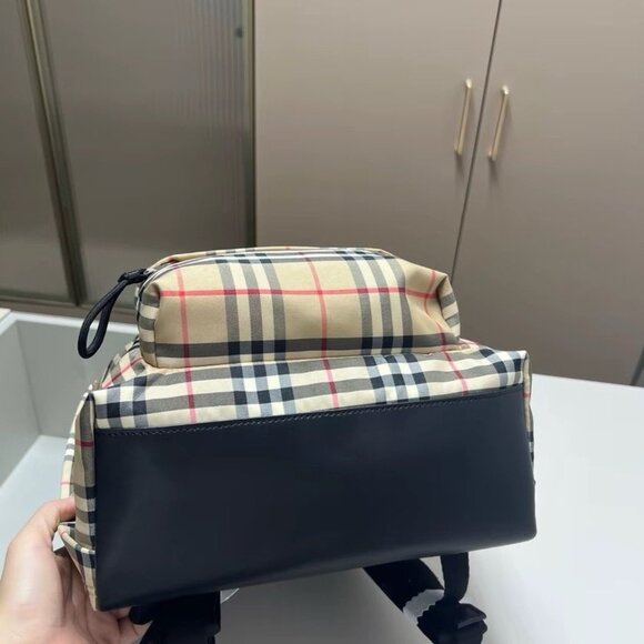 Burberry two-way zippered printed backpack - Picture 3 of 9